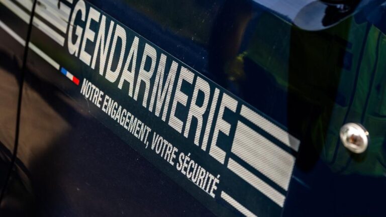 Accident_de_Yenne___six_jeunes_dans_une_voiture__un_passager_transport__dans_le_coffre_meurt_dans_un_ruisseau