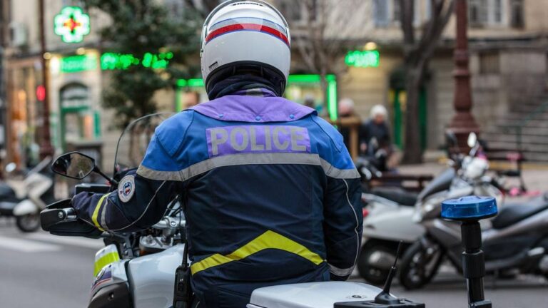 Ajaccio___un_homme_abattu_par_la_police_apr_s_avoir_menac__des_passants_au_couteau_sur_le_cours_Napol_on