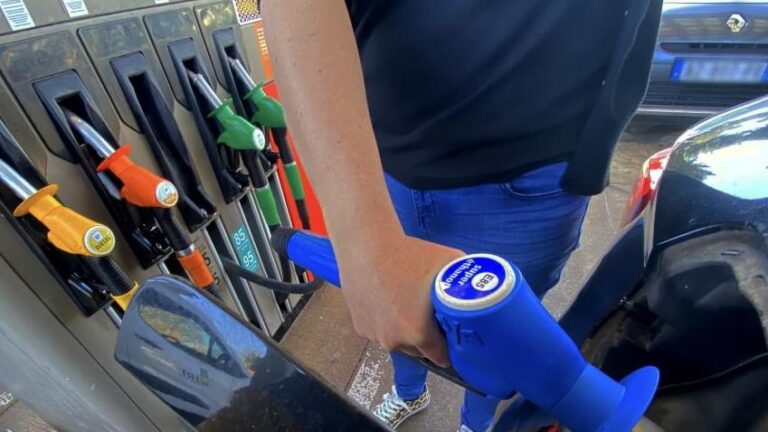 Carburant___1_55___le_litre___E_Leclerc_et_Intermarch__cassent_les_prix_avant_la_hausse_de_janvier_2026