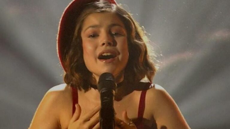 Eurovision_Junior_2025___Lou_Deleuze__11_ans__offre_une_quatri_me_victoire___la_France_avec_248_points_et__gale_le_record_de_la_G_orgie
