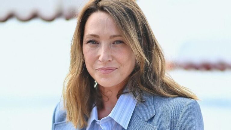 Laura_Smet_r_v_le_la_volont__de_Johnny_Hallyday_face_au_cancer_____Il_ne_voulait_pas_qu_rsquo_on_en_parle__