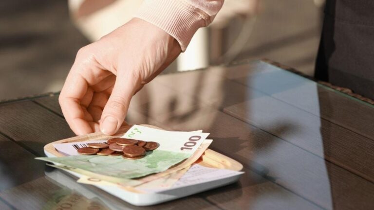 Pourboire_de_2500_euros___un_client_g_n_reux_le_r_clame_trois_semaines_apr_s__le_restaurant_contraint_de_rembourser_et_porte_plainte