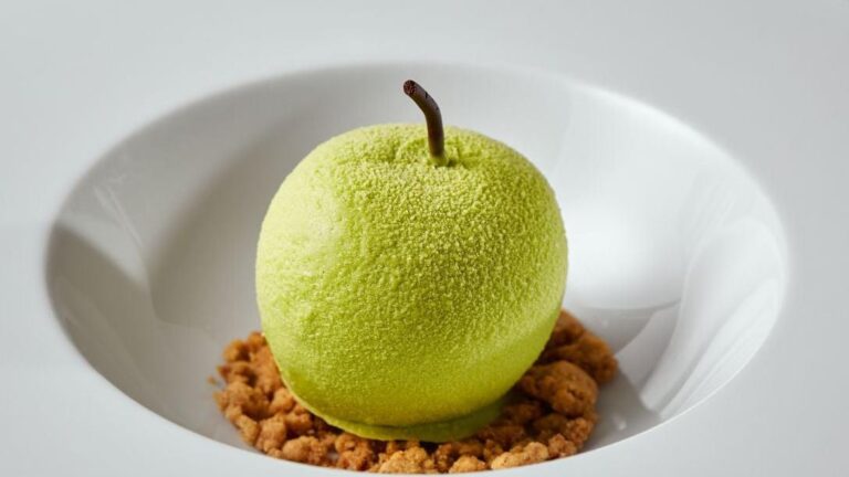 Restaurant_Michelin___une_pomme_servie_sous_cloche_fumante_factur_e_350_euros_provoque_l_rsquo_indignation_des_internautes
