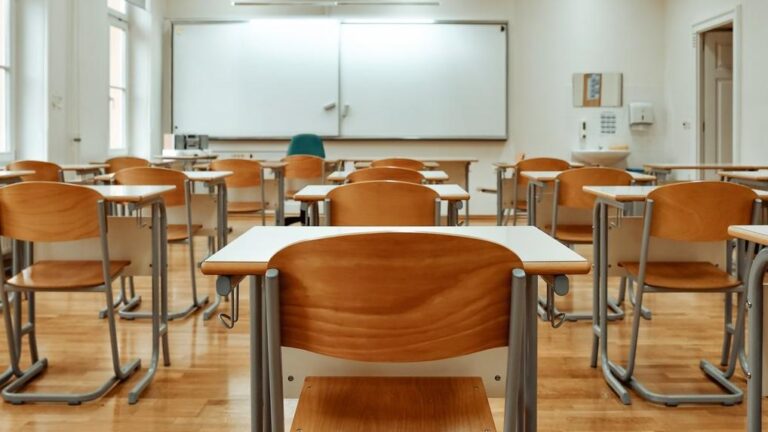 Russie___un_adolescent_de_15_ans_tue_un__l_ve_de_10_ans___l_rsquo_arme_blanche_dans_une__cole_primaire_pr_s_de_Moscou