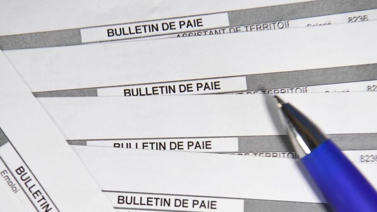 Smic___1_823_euros_en_janvier___pourquoi_le_gouvernement_refuse_tout_coup_de_pouce_malgr__la_mont_e_de_la_pr_carit_