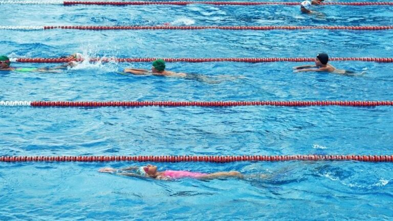Toulon___un_enfant_de_3_ans_meurt_noy__pendant_un_cours_de_natation___la_piscine_municipale